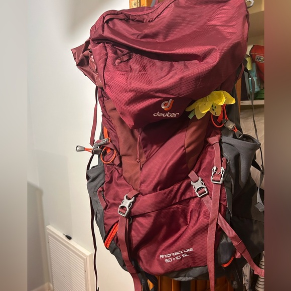 This is a new, unused hiking pack. Deuter Aircontact Lite 60 + 10 5L. Waterproof - Picture 5 of 9